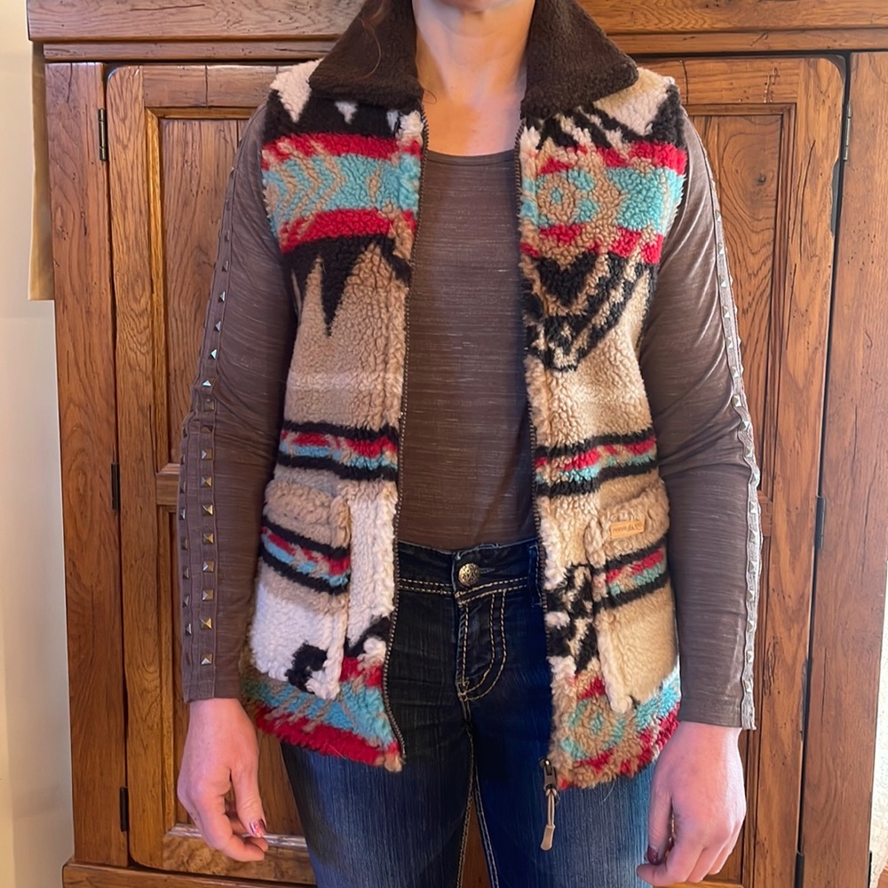 ‼️Powder River Outfitters Navajo Vest‼️